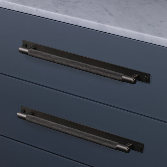 Möbel Cross-Knurl Plate Buster + Punch