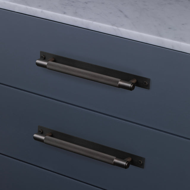 Möbel Cross-Knurl Plate Buster + Punch