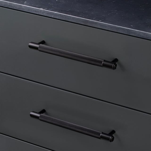 Möbel Cross-Knurl Plate Buster + Punch