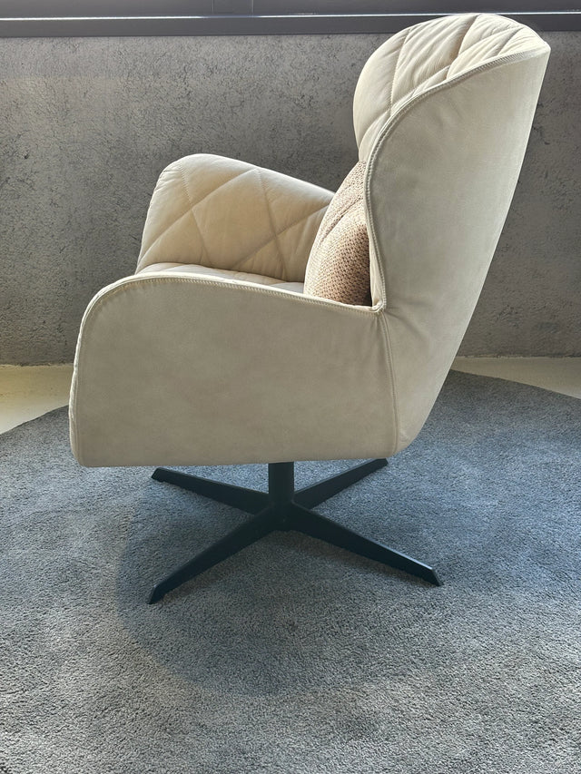 Armchair Anne-Marie 82W x 75D x 91H