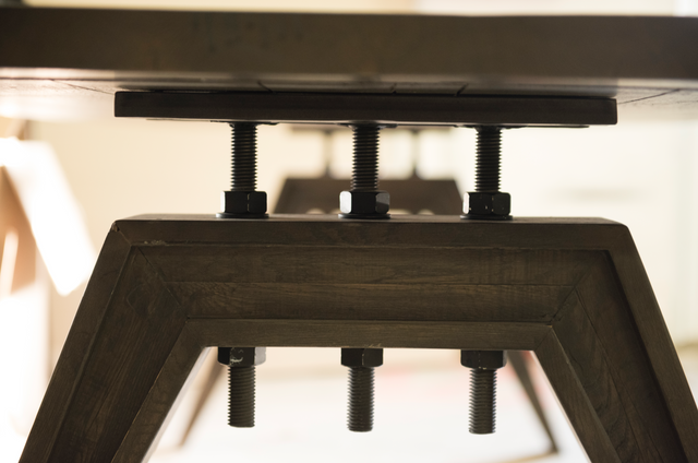 Sputnik Eichenholztisch