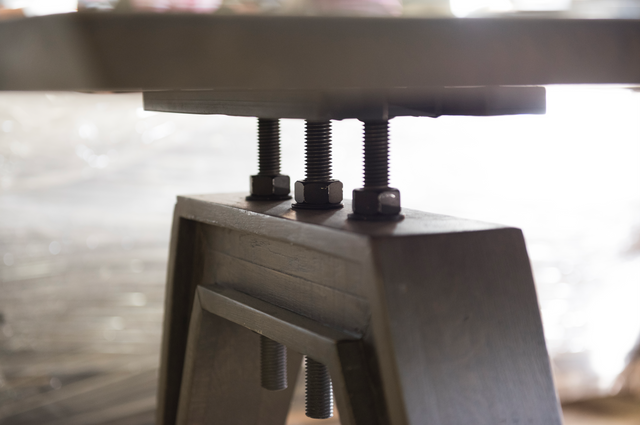 Sputnik Eichenholztisch