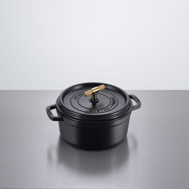 Cocotte din Fontă 24 cm – Buster + Punch, în colaborare cu Staub