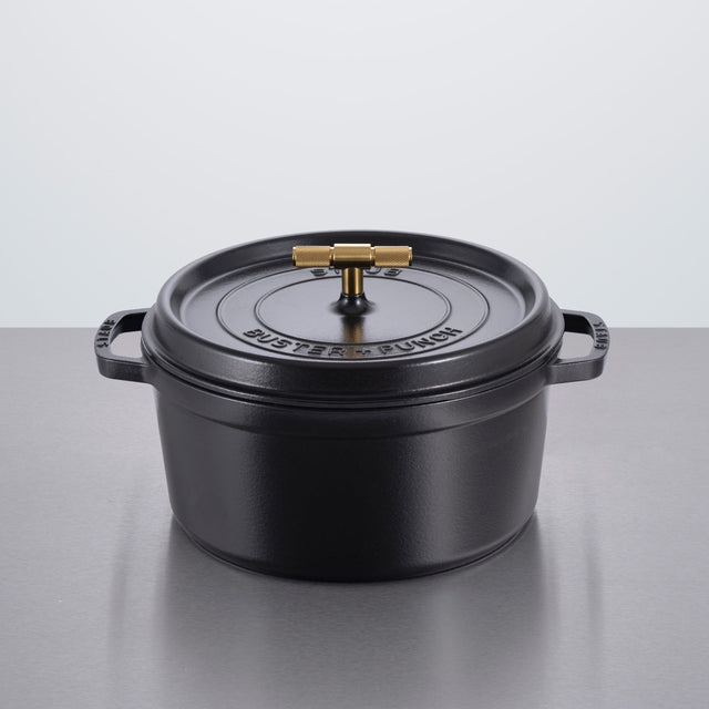 Cocotte din Fontă 28 cm – Buster + Punch, în colaborare cu Staub