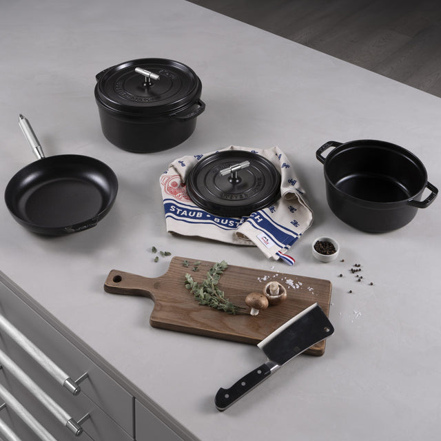 Cocotte din Fontă 28 cm – Buster + Punch, în colaborare cu Staub