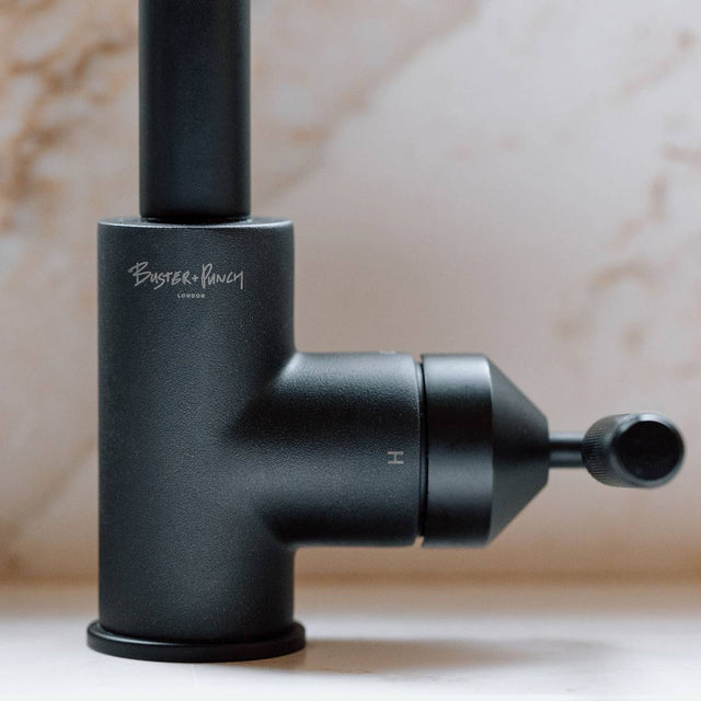 Baterie de bucătărie cu duș extractibil / Linear Knurl